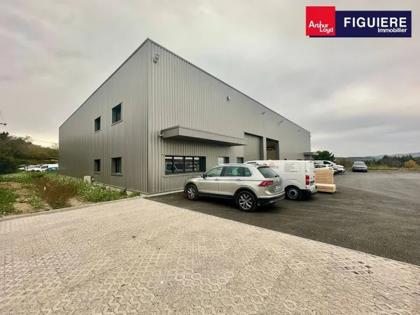 Local d'activité 493 m² 
