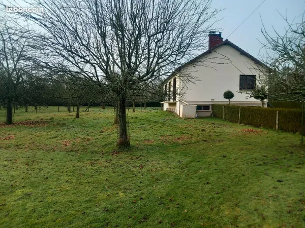 Pavillon traditionnel avec terrain de 3900m2 