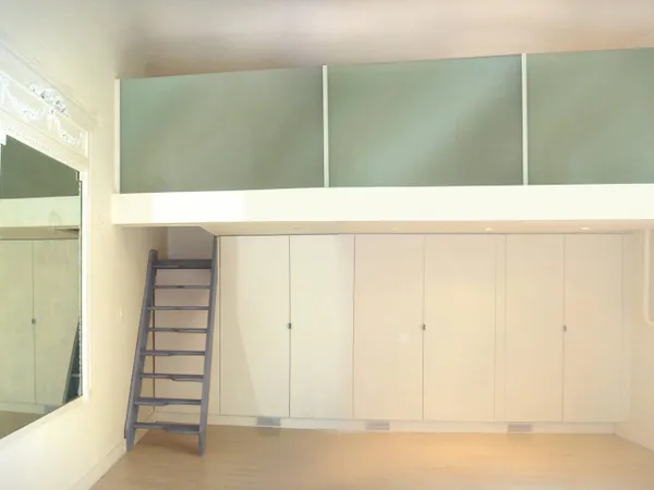 75017 - Parc Monceau - A louer vide - Grand studio rue de Chazelles en RDC fond de cour 