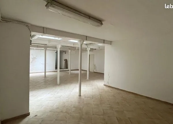 Local commercial 151 m² 