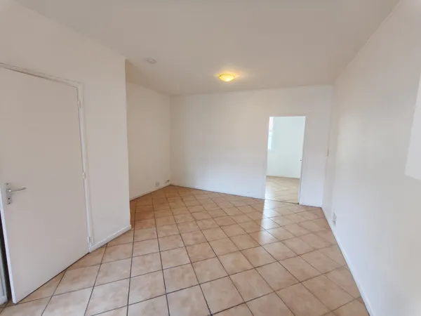 LOCATION APPARTEMENT 2 PIECES QUARTIER CROIX DE FER NIMES 