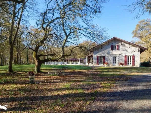 Maison 6 pièces 372 m² 