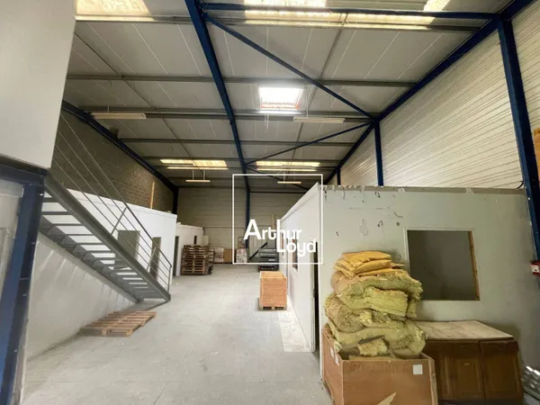 Local d'activité 267 m² 