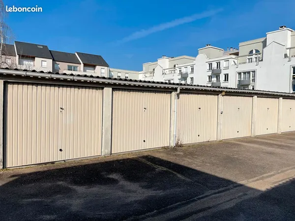 Parking/box ORLEANS 