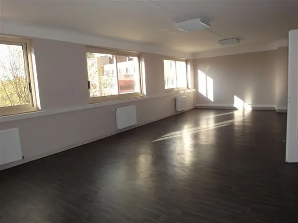 Place Jean Bart, espace bureaux de 76 M2 au 3ème étage immeubl 