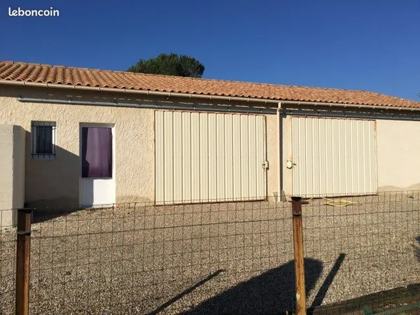 Hangar avec bureau et sanitaire ( int) idéal PRO ou AGRI ( Maraichage ) 