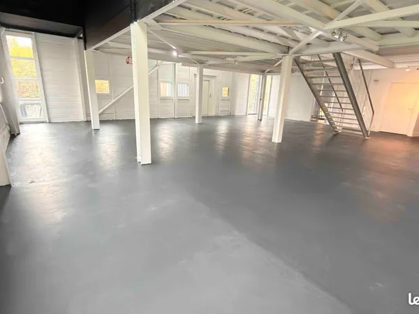 À louer : bureaux 235 m² à Wasquehal 