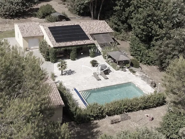 Maison plain pied sur terrain plat de 2500m² 