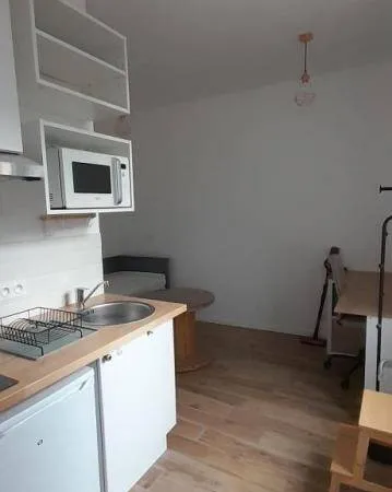 Studio 1 pièce 14 m² 