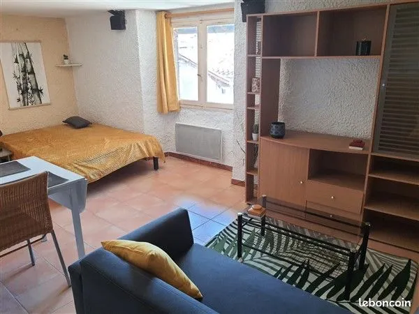 Loue appartement studio meublé et équipé centre ville Cahors 