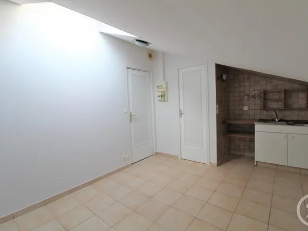 Appartement 1 pièce 11 m² 