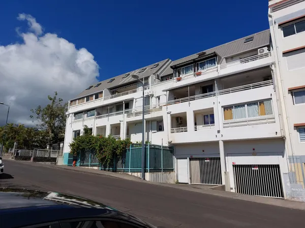 SAINTE CLOTILDE APT F2 LIBRE AU PLUS TARD LE 19/06/2026 