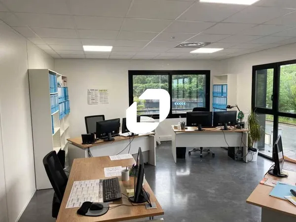 Bureaux 74 m² 