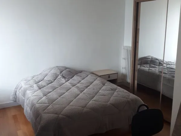 Chambre meublee 
