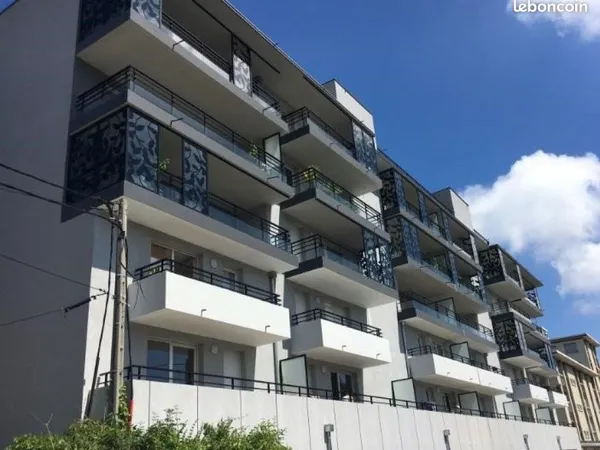 Studio 1 pièce 30 m² 