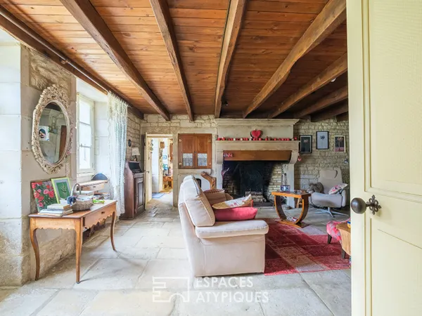 Maison en pierre de campagne au charme intemporel et au fort potentiel 