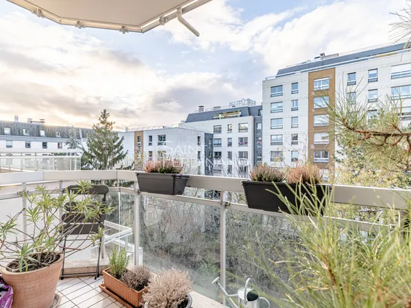 Vends Paris 15 - Théâtre / Lourmel - 3 chambres + balcons - DPE C 