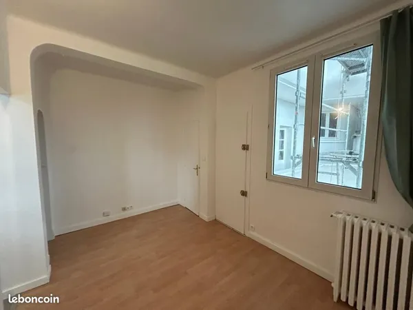 Studio 1 pièce 30 m² 