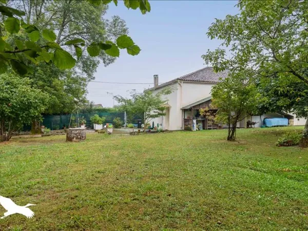 Maison en pierre de 3 pièces principales 
