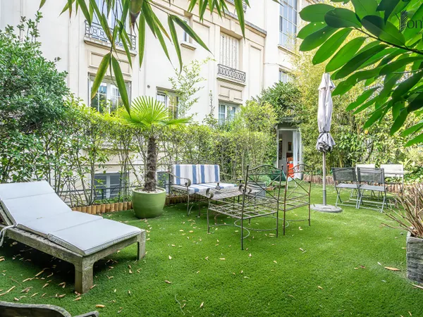 Souplex de 23.10 m2, cours Marigny avec jardin privatif 