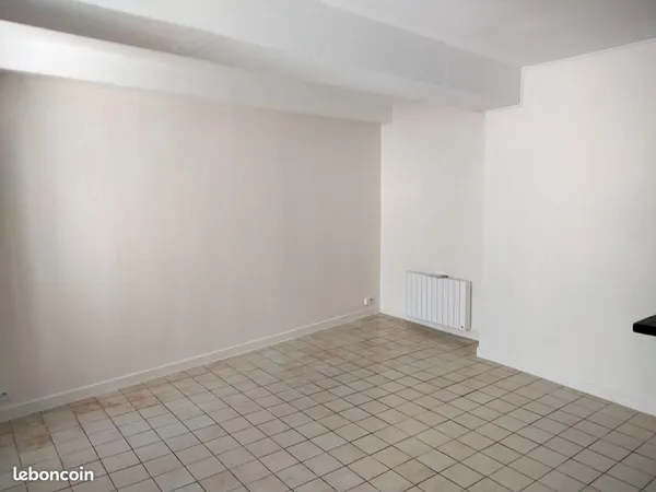 Studio 1 pièce 30 m² 