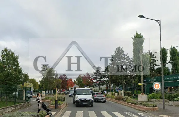 A VENDRE 2400 M² ENTREPOT ET BUREAUX EN ZI AU BLANC MESNIL 