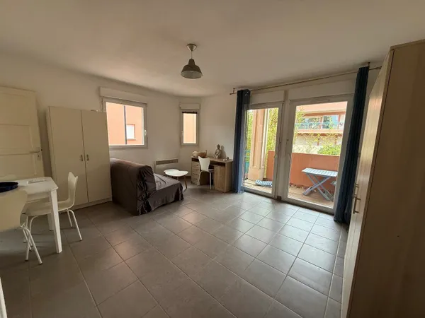 Studio à vendre Emplacement d'exception au coeur de Porto-V 