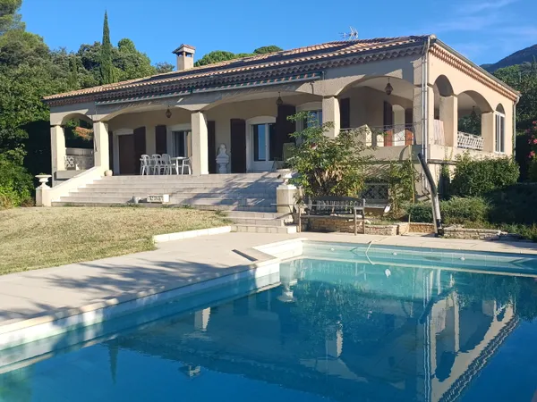 Vends maison type villa 