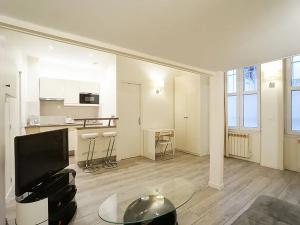 Studio refait à neuf plein coeur Batignolles 