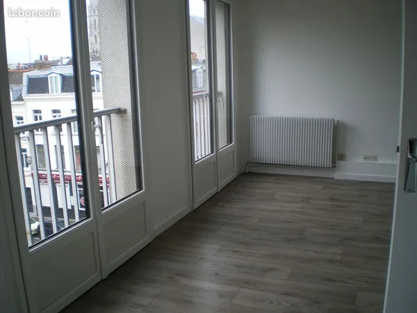 Studio 1 pièce 30 m² 