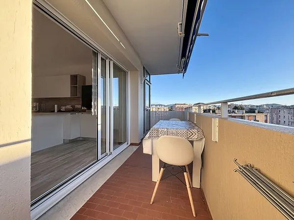 Fréjus-Plage - Superbe 3 pièces rénové - Dernier étage - terrasse 