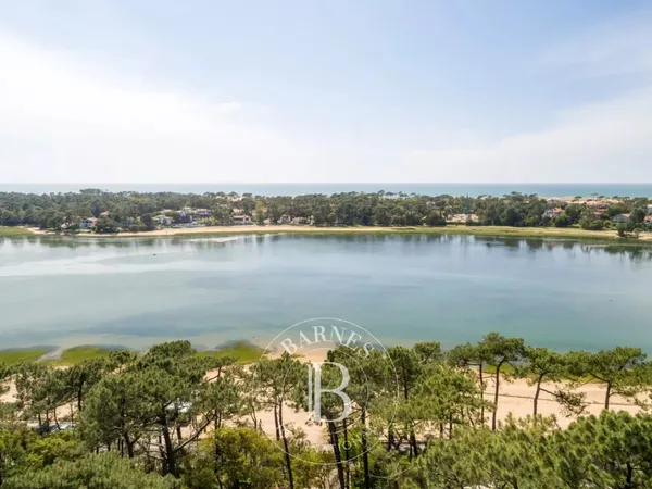HOSSEGOR, CHARMANTE MAISON DES ANNÉES 70 PROCHE DU LAC 