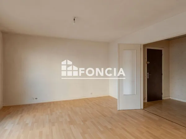 Spacieux F4 de 88m² à rénover avec parkings dans résidence sécurisée 