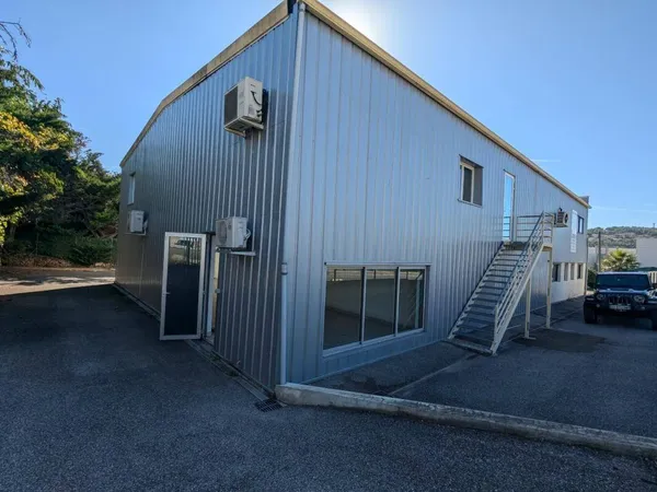 Local commercial 155 m² 