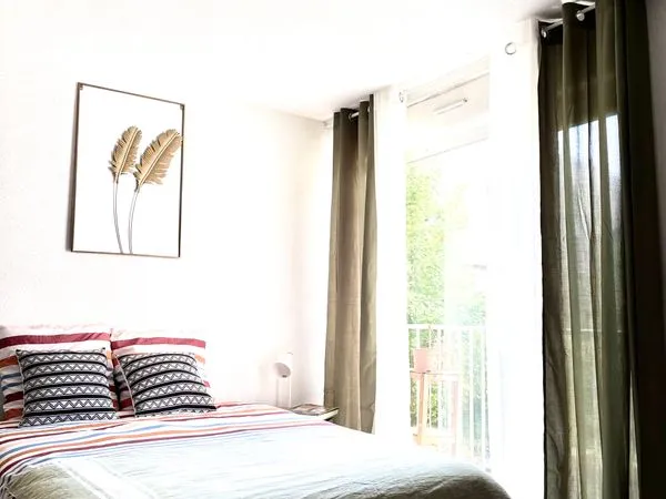 Cosy studio tout confort avec balcon, vue jardin, calme, centre-ville 