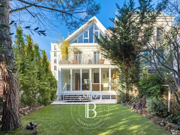 RARE BOULOGNE NORD - MAISON RENOVEE AVEC JARDIN SANS VIS A VIS 