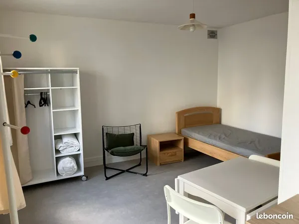 Studio indépend. Meublé 22 m2 + dépendance de 4 M2 Tours libre 