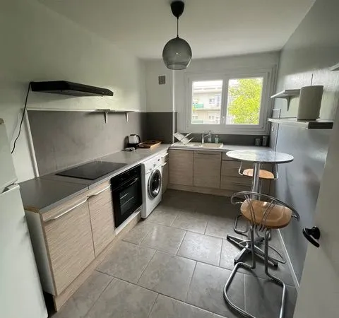 Particulier loue un beau T2 lumineux exposé sud, équipé et meublé, d'une surface de 52 m² 