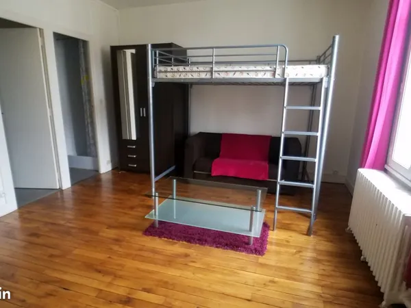 POITIERS HYPER CENTRE, Studio meublé de 30 m² chaufage compris 
