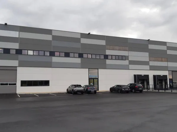 Local d'activité 2887 m² 