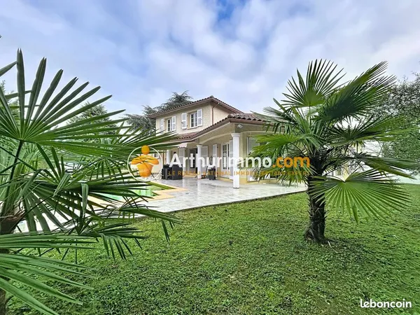 Propriété 5 pièces 165 m² 