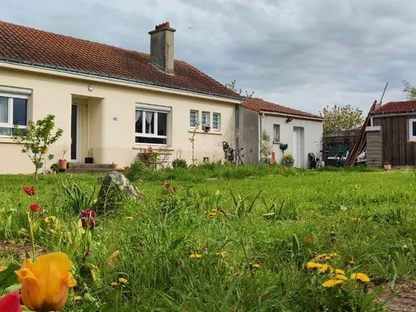 Maison rénovée avec vue dégagée - Terrasse plein sud - Local professionnel - 