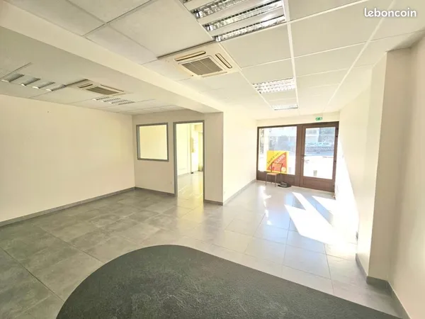 Bureau 84 m² 