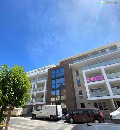 Studio 1 pièce 32 m² 