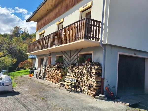Appartement entièrement rénové 110m2 avec 4 chambres 