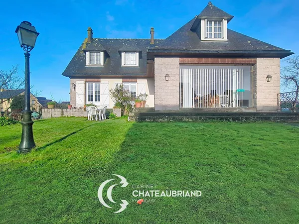 COMBOURG CENTRE, Grande Maison sur 500 m2 de terrain 