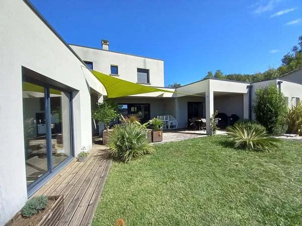Villa 145 m² sur 650 m² de Terrain 