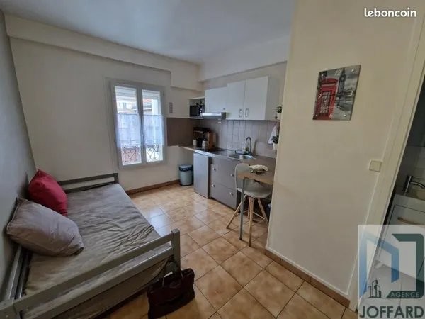 Studio 1 pièce 14 m² 