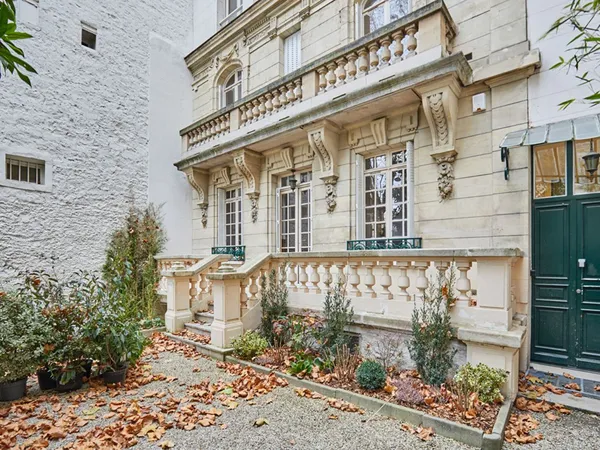 À Vendre - Neuilly Sur Seine - 92200 - Hôtel Particulier - 392m2 - 6 Chambres - Jardin - Rooftop 
