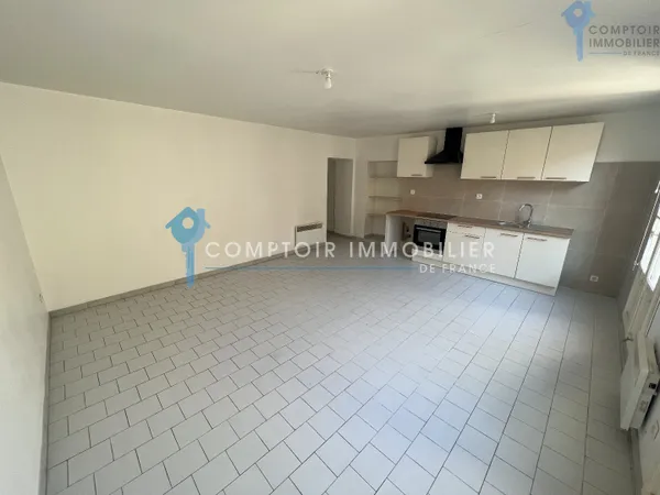 Dépt (30) Gard - Nîmes - A louer spacieux appartement T2 ens 